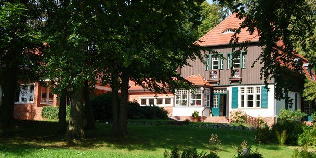 Nur eine der zahlreichen Spielstätten: Das Gerhart-Hauptmann-Haus auf Hiddensee