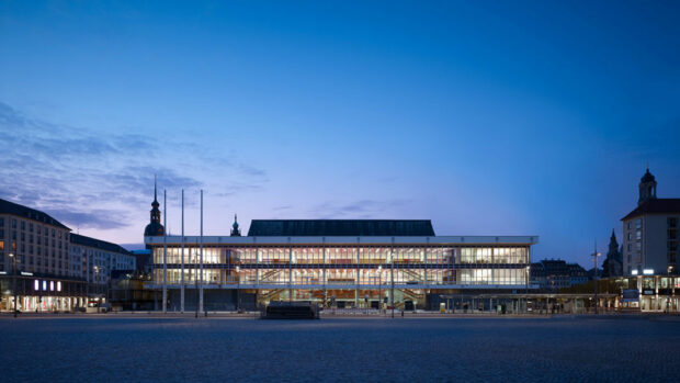 Dresdens Kulturpalast wird eröffnet