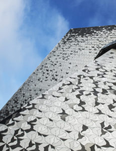 Philharmonie de Paris, Dach mit stilisierten Vogel-Silhouetten