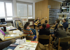 Konzert der Gitarristin Heike Matthias im Rahmen der Veranstaltung zum deutschlandweiten Tag der Archive im Archiv Frau und Musik