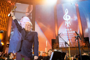 Preisträger Hans Zimmer freut sich über den Max Steiner Award