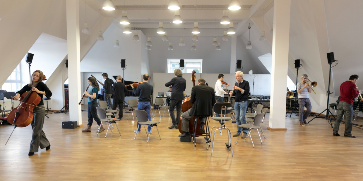 Ensemble Modern: Probe zu "Lullaby Experience"