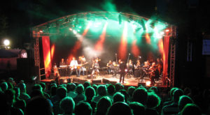 Konzert des Südwestdeutschen Kammerorchesters mit der Band "Fools Garden" beim Vaihinger Kultursommer