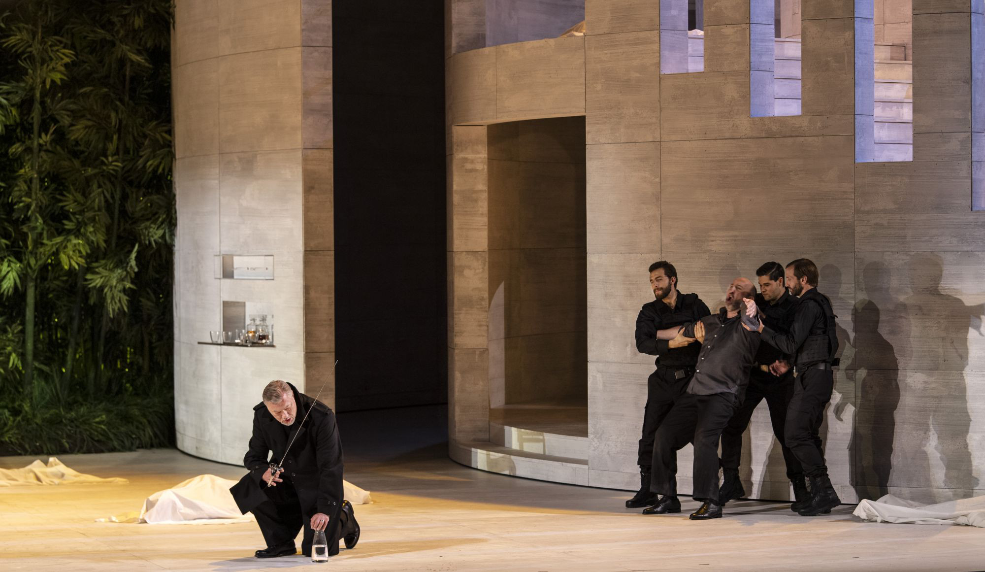 Simon Boccanegra 2019: René Pape (Jacopo Fiesco), André Heyboer (Paolo Albiani), Ensemble