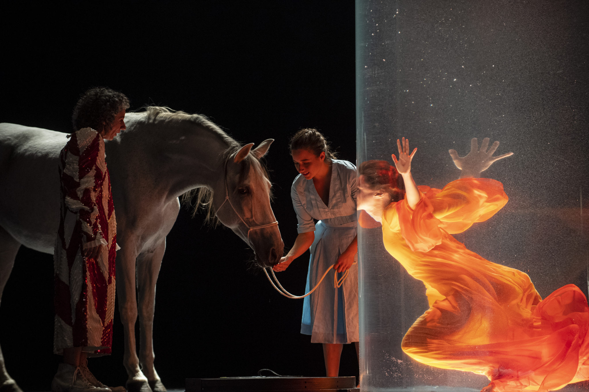 Szene aus „Einstein on the Beach“ am Grand Théâtre de Genève 2019