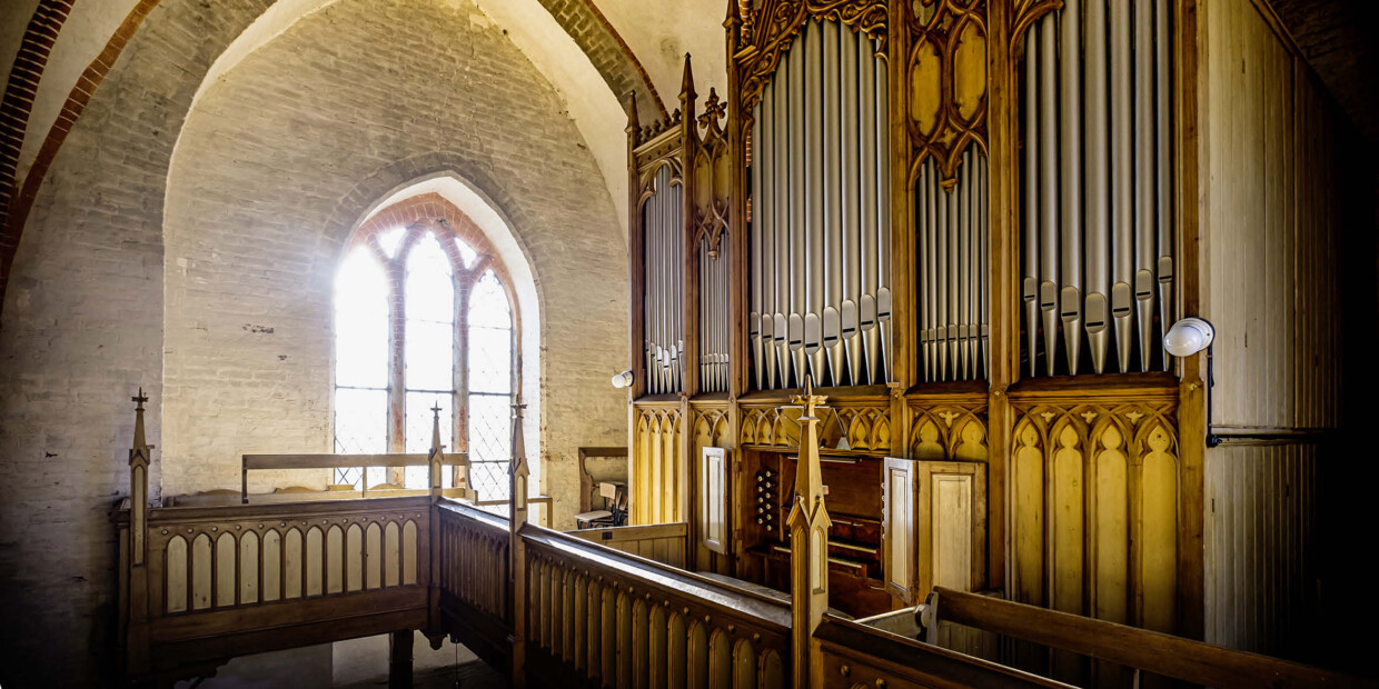 Auch sie wird bei den Orgelspielen Mecklenburg-Vorpommern 2021 erstrahlen: die Winzer-Orgel der Dorfkirche Proseken