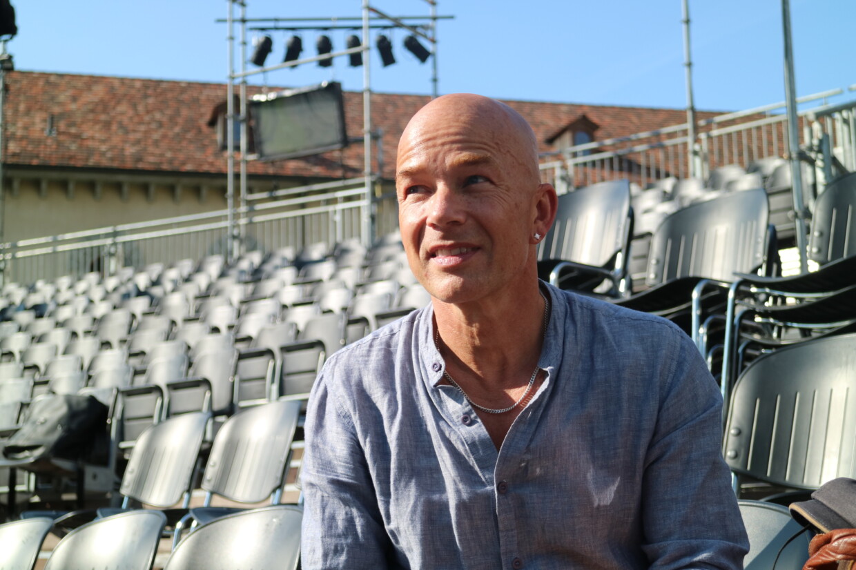 Regisseur Carlos Wagner auf der Tribühne der St. Galler Festspiele