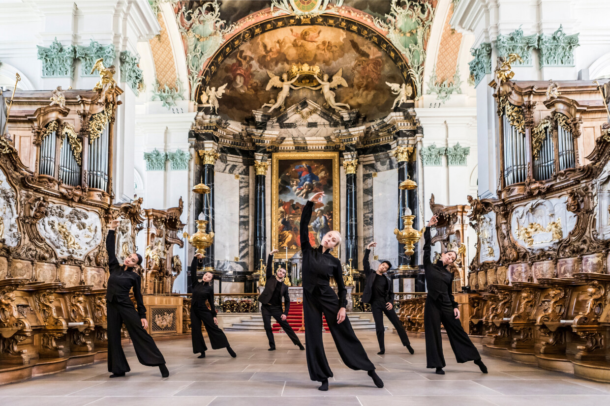 Ergänzt wird die Opernproduktion „Notre Dame“ durch die Uraufführung des Tanzstückes „Echo“ von Kinsun Chan in der Kathedrale St. Gallen