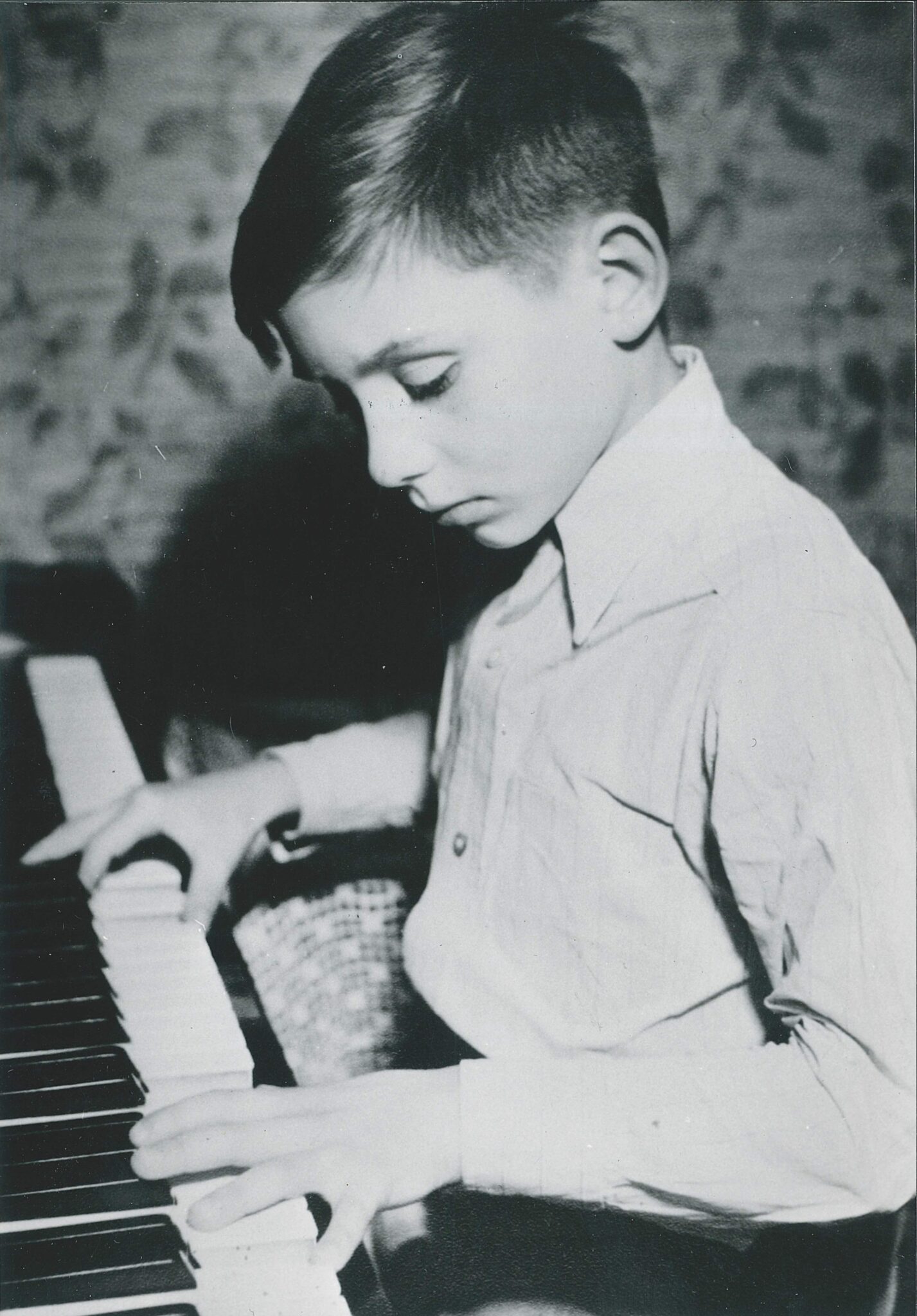 Christoph Eschenbach am Klavier im Dezember 1949