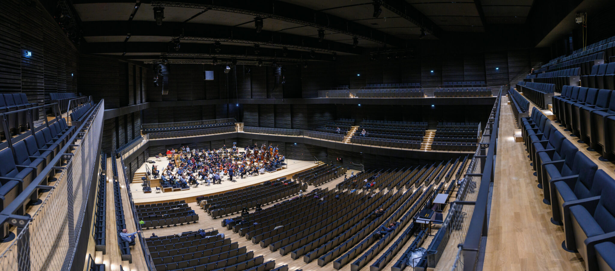 Schnörkelloses Interieur: der Zuschauscherraum der Isarphilharmonie