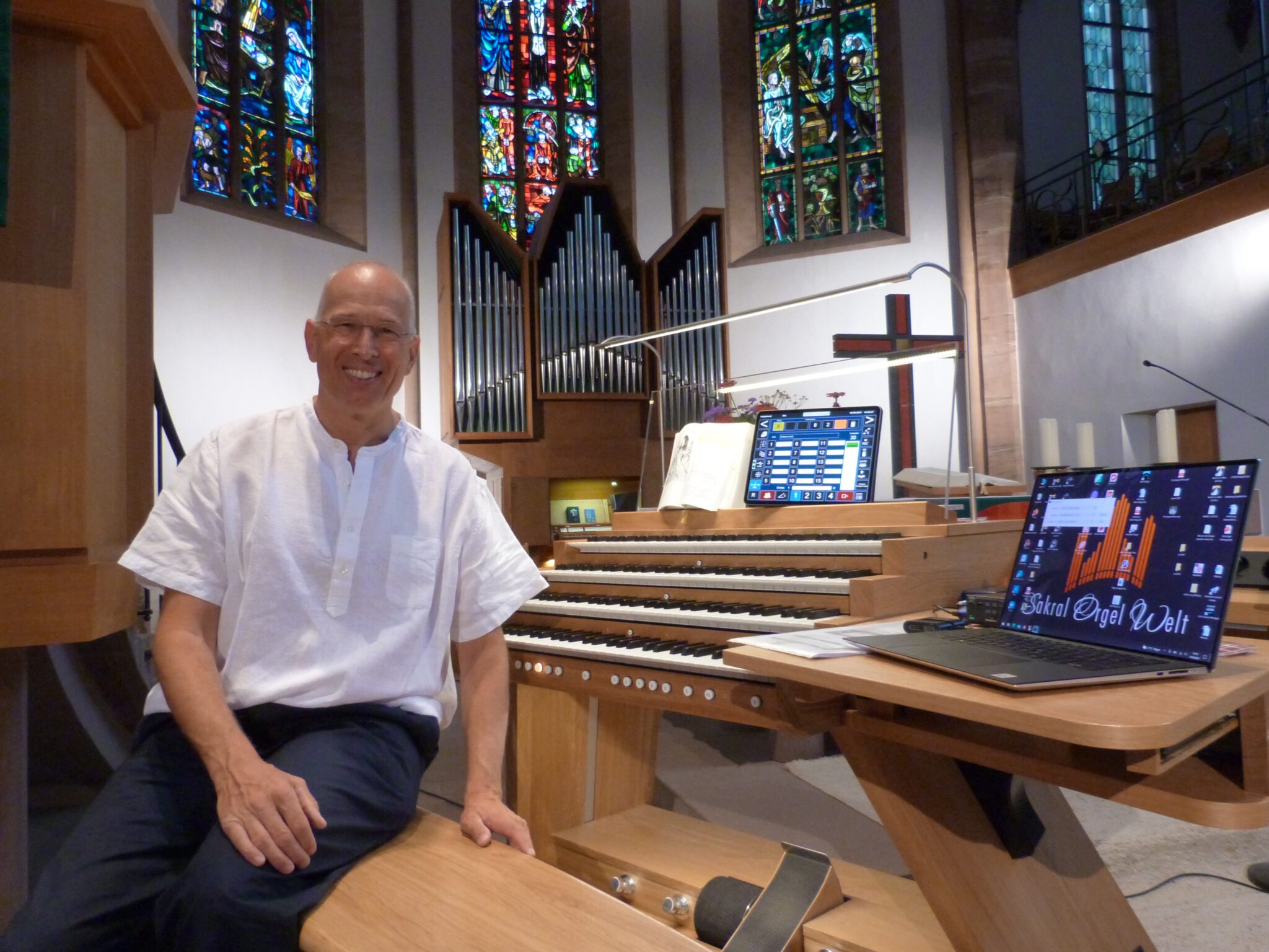 Peter Ammer an der digitalisierten Weigle-Orgel in Nagold