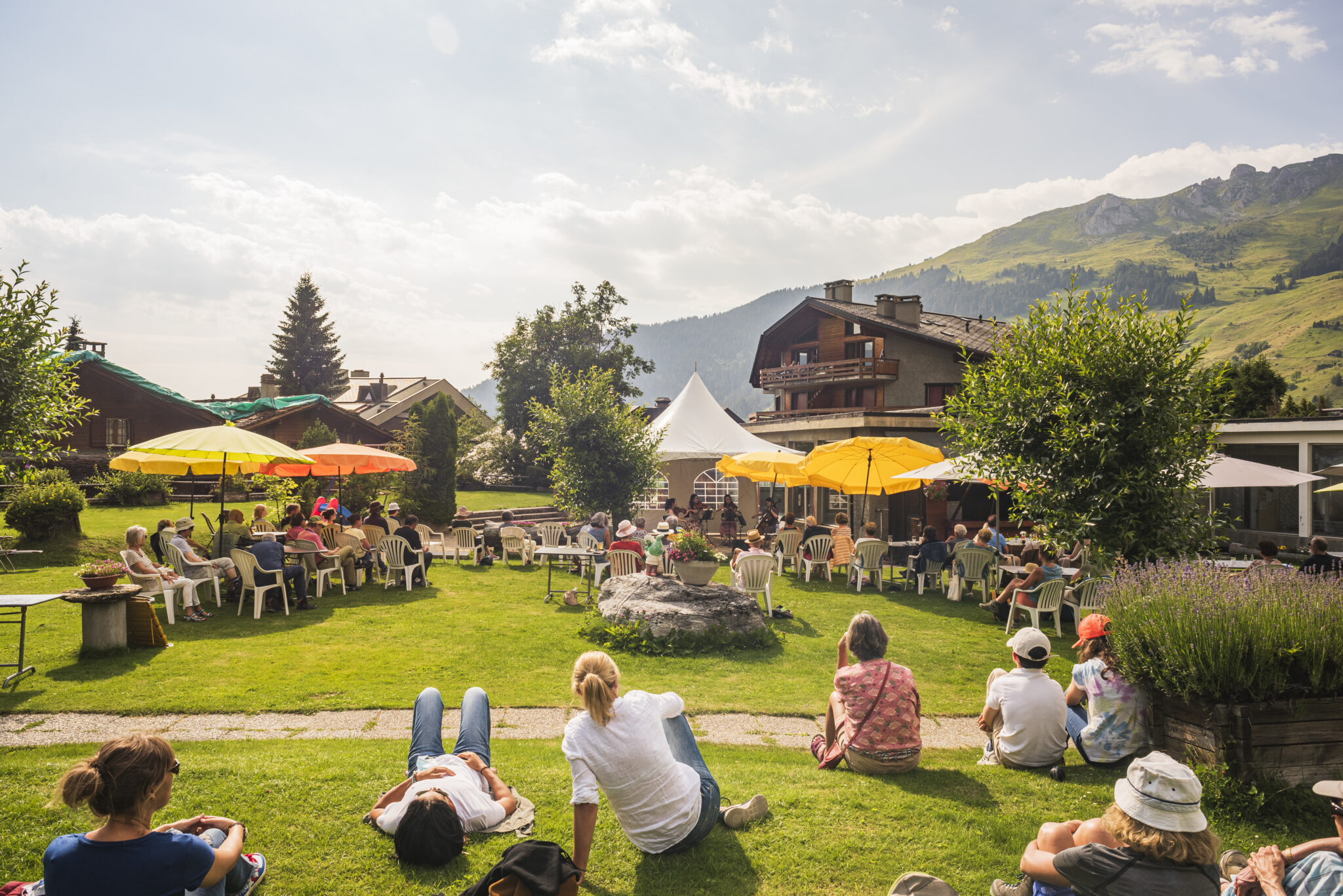 Beim Verbier Festival werden auch Gärten und Terrassen zu Spielstätten