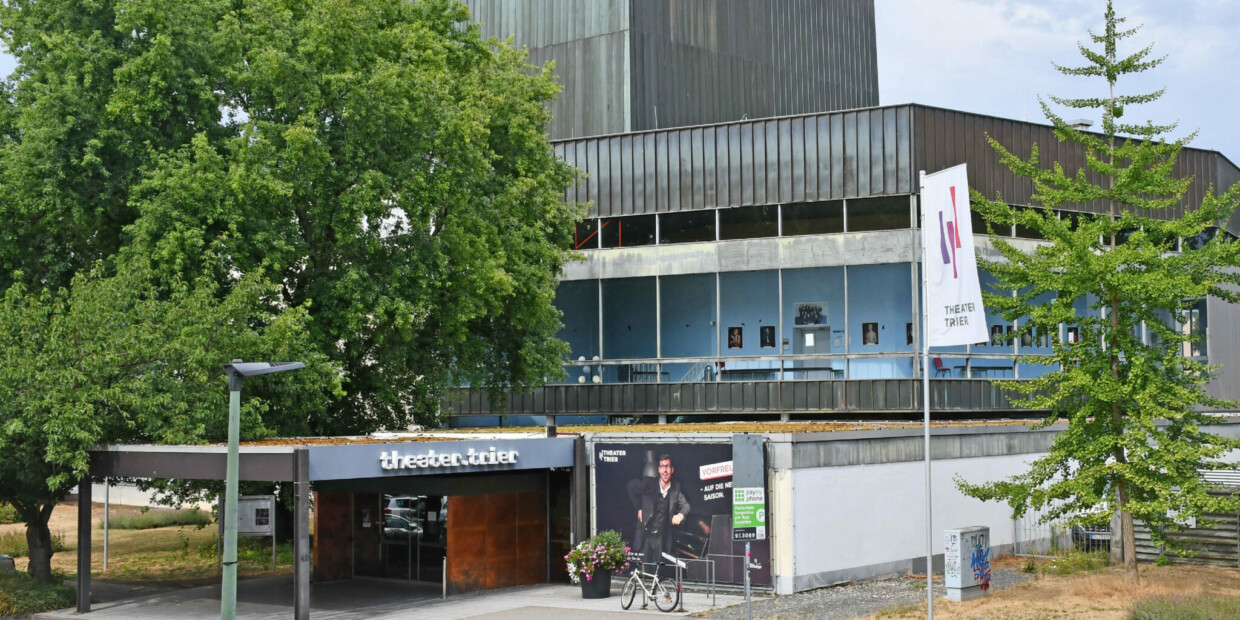 Am Theater Trier ist Igor Strawinskys einzige abendfüllende Oper in der Inszenierung von Mikaël Serre zu erleben.