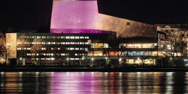 Das nächtliche illuminierte Opernhaus Bonn