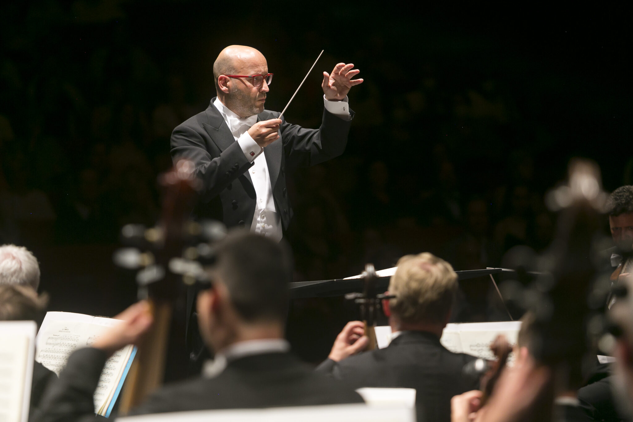 2016 feierte Enrique Mazzola sein Debüt bei den Bregenzer Festspielen, die nächsten drei Spielzeiten ist der Belcanto-Spezialist Conductor in Residence