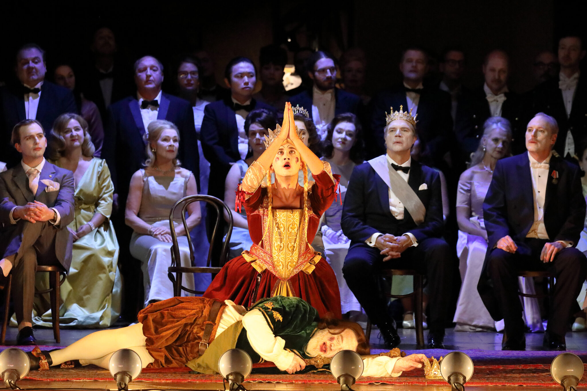 Szenenbild aus „Hamlet“ an der Bayerischen Staatsoper München