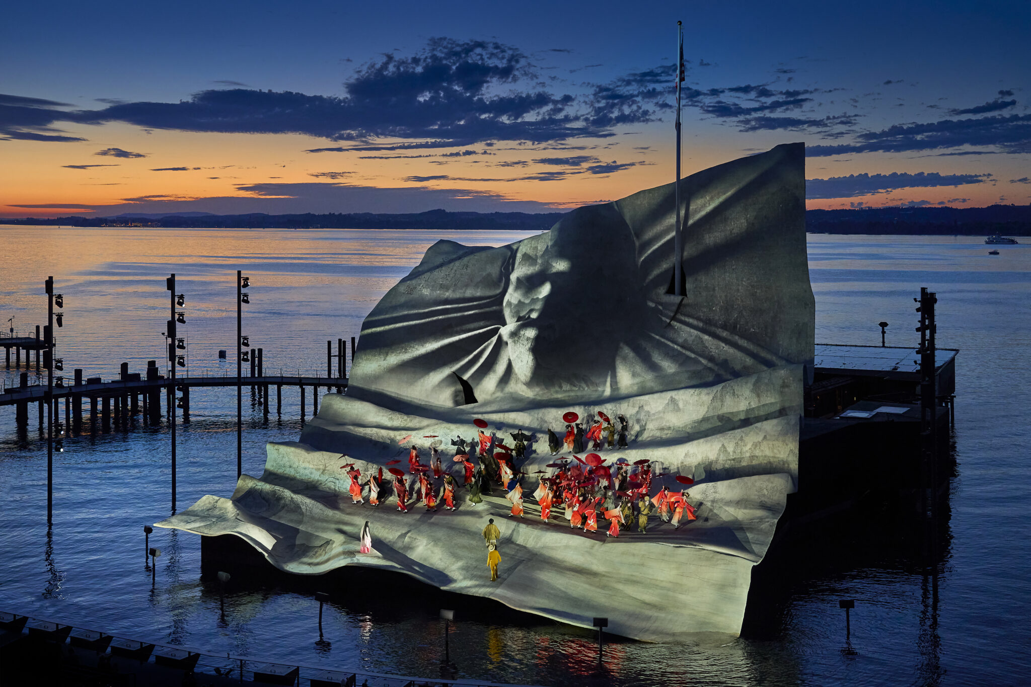 Szenenbild aus Puccinis „Madame Butterfly“ bei den Bregenzer Festspielen 2023