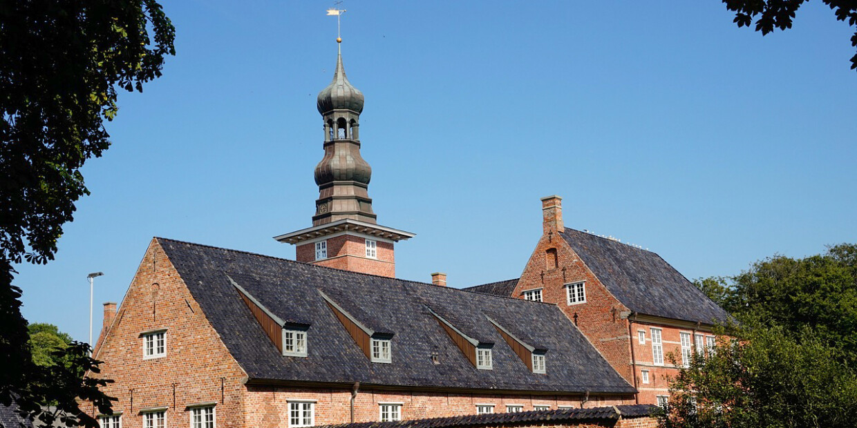 So heimelig wie das Nordseestädtchen selbst: das Schloss vor Husum, Austragungsstätte der Raritäten der Klaviermusik