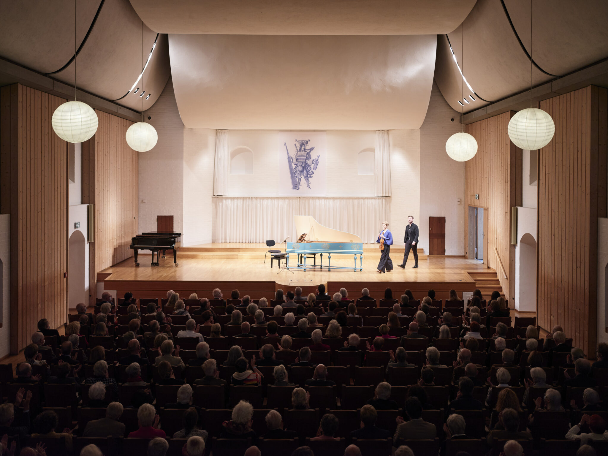 Weltklasse-Interpreten wie Isabelle Faust und Kristian Bezuidenhout erfüllen den Festsaal im Historischen Reitstadel Neumarkt regelmäßig mit exquisiter Musik