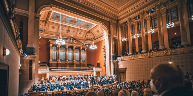 Die Tschechische Philharmonie Prag besticht mit weichem Klang