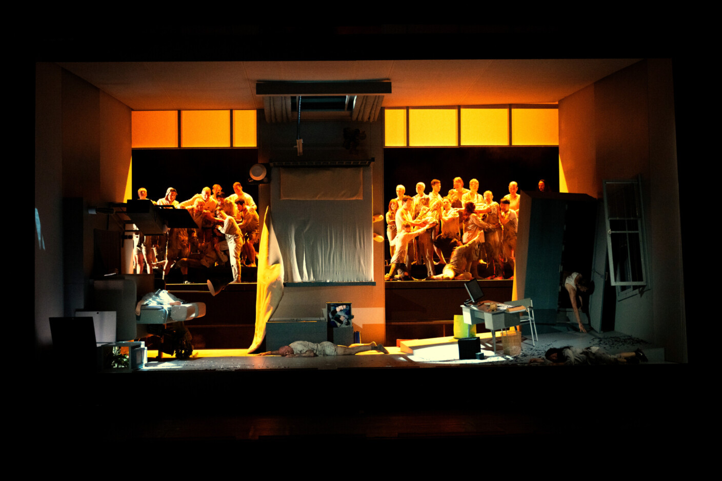 Szenenbild aus „Fidelio“ am Theater Magdeburg