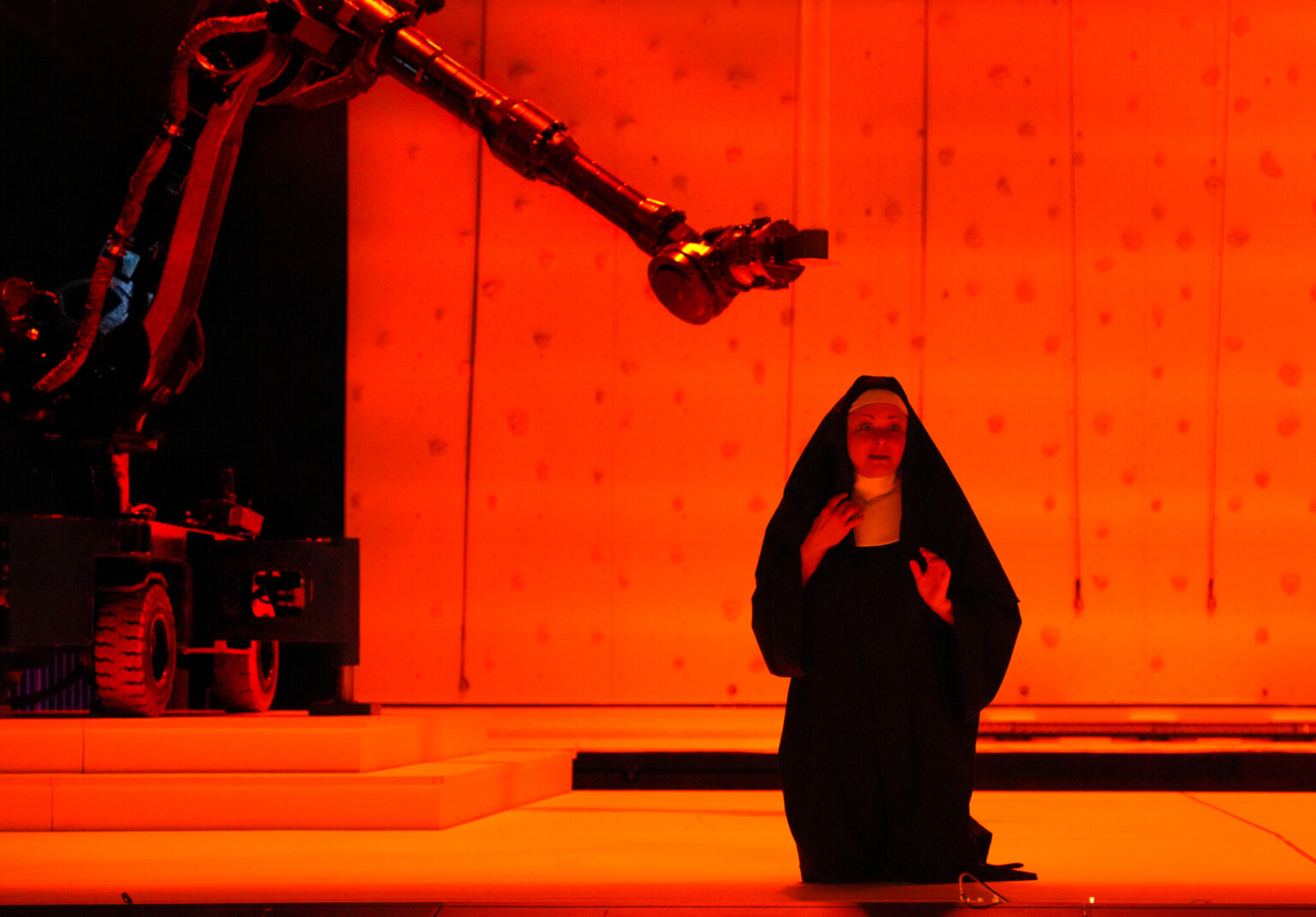 Opern-Kritik: Mecklenburgisches Staatstheater – Sancta Susanna