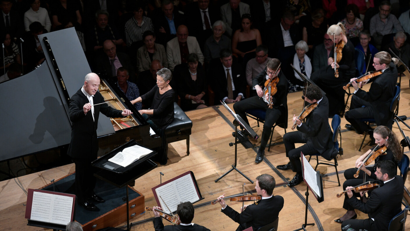 Starke Besetzung: Maria João Pires am Klavier, Paavo Järvi am Pult des Lucerne Festival Orchestra