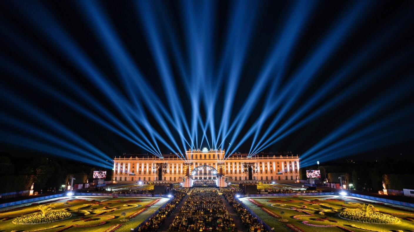 Die Wiener Philharmoniker spielen zur Sommernacht in der UNESCO-Weltkulturerbestätte von Schloss Schönbrunn