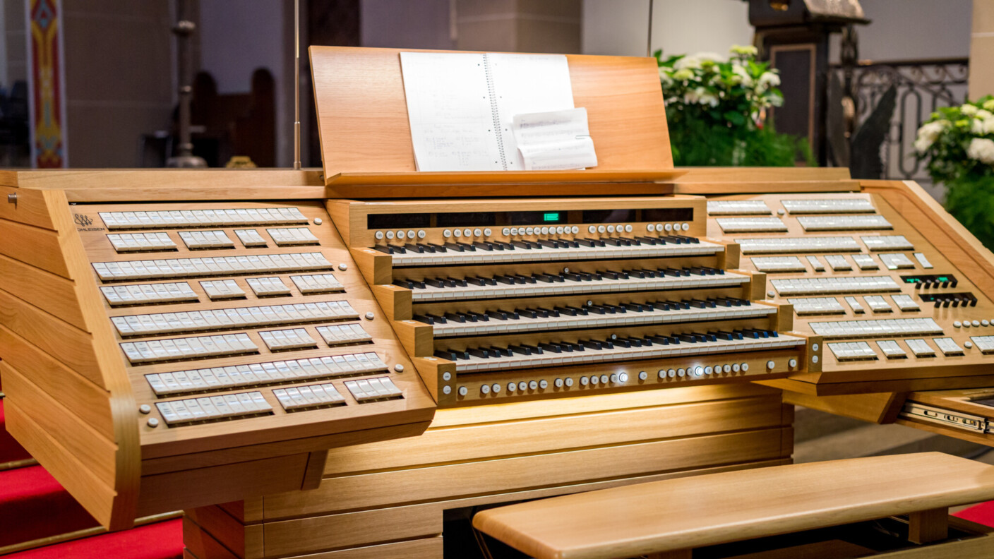 Spieltisch der Orgel von St. Antonius Düsseldorf-Oberkassel