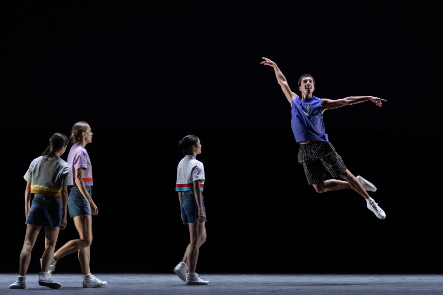 Szenenbild aus „The Times Are Racing“ an der Hamburgischen Staatsoper