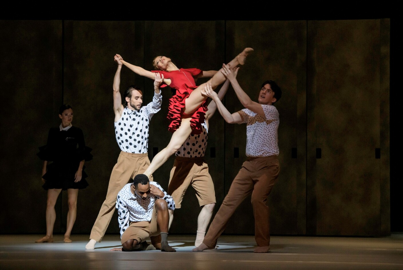 Szenenbild aus Johan Ingers Choreografie „Carmen“ am Aalto-Theater Essen