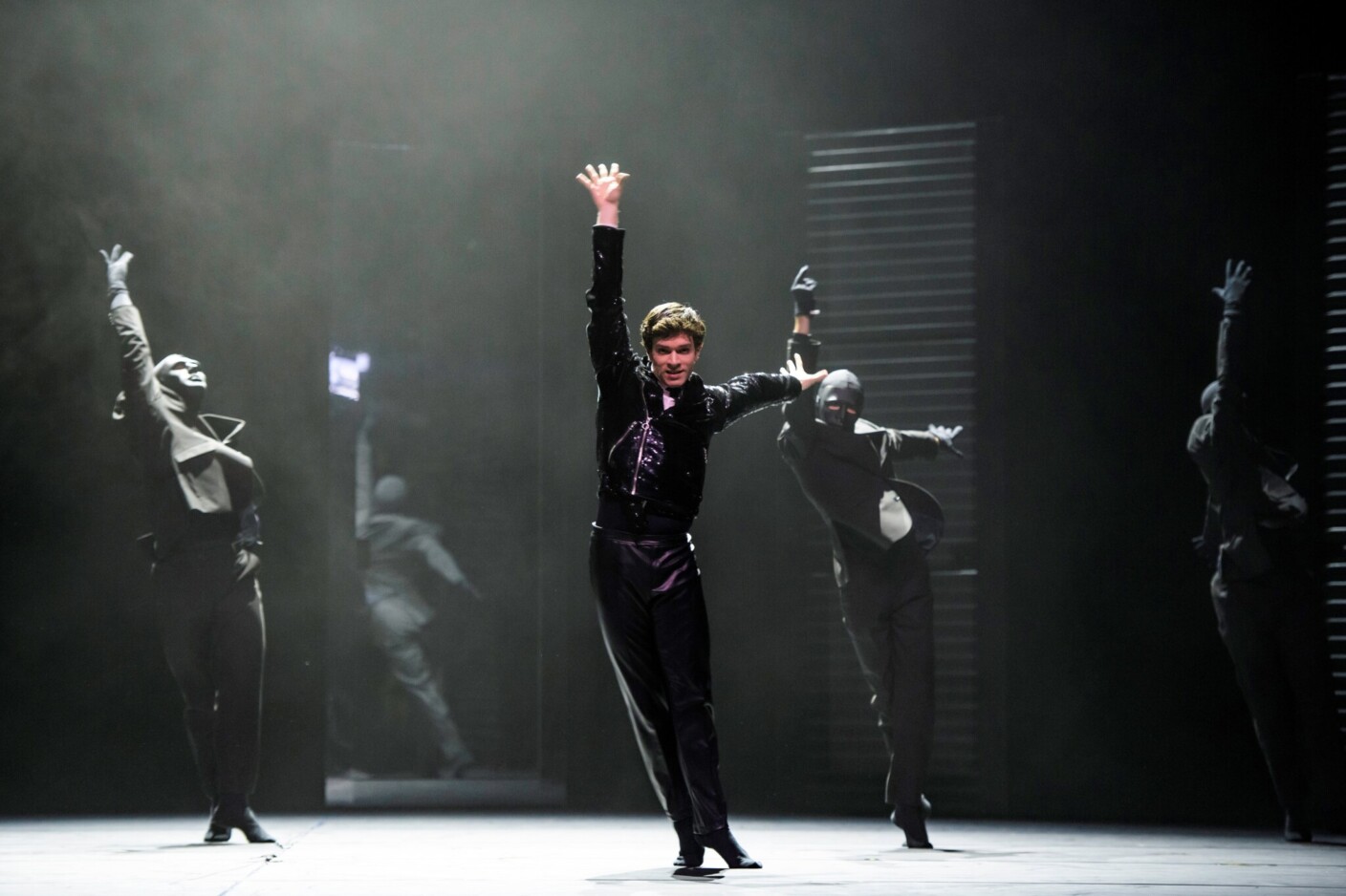 Szenenbild aus Johan Ingers Choreografie „Carmen“ am Aalto-Theater Essen 