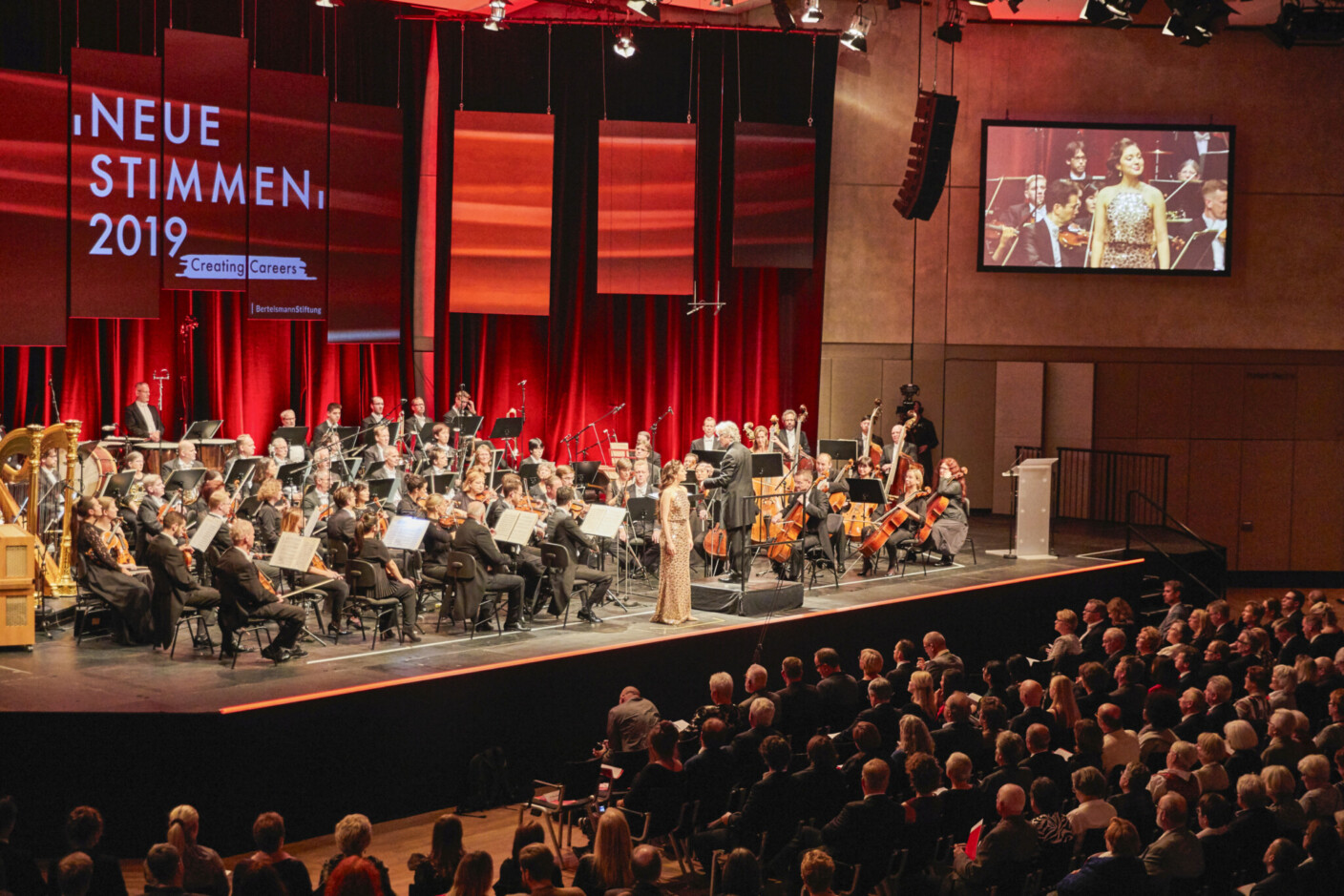 Regelmäßig leitet Jonathan Darlington das Finalkonzert des Wettbewerbs Neue Stimmen