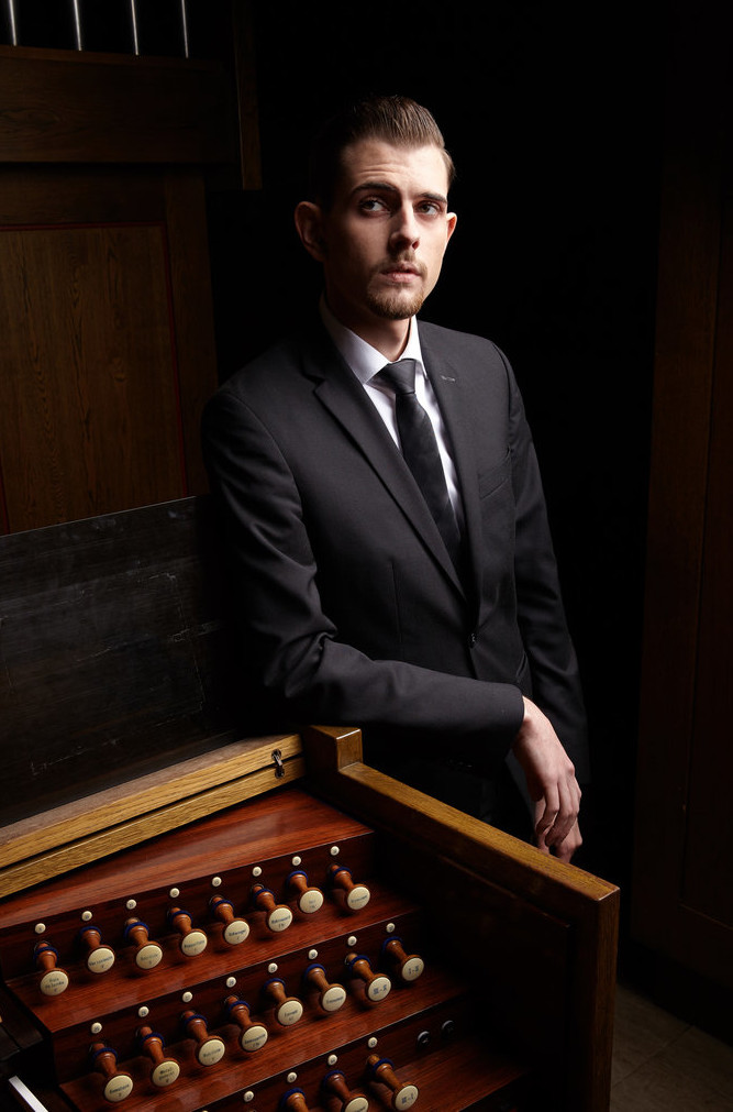 Vincent Knüppe, Orgel, als Solist in den Konzerten: 05.06.2025 Konzertkirche Neubrandenburg, 06.06.2025. Ernst-Barlach-Theater in Güstrow und 08.06.2025 Landestheater Neustrelitz.