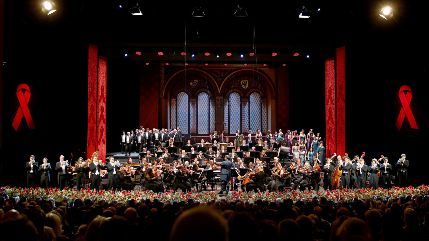 Dem Anlass angemessen geschmückt: die Deutsche Oper Berlin