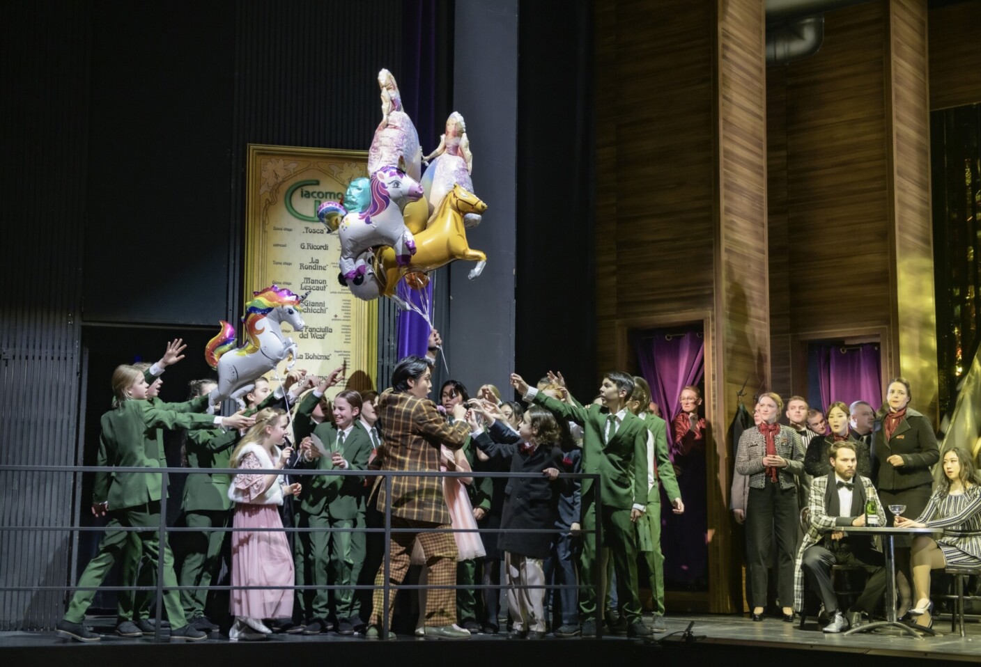 Szenenbild aus Puccinis „La bohème“ am Theater Münster