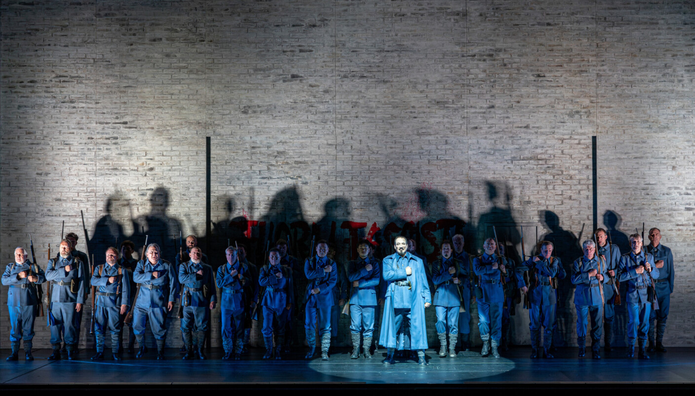 Szenenbild aus „Norma“ an der Oper Leipzig