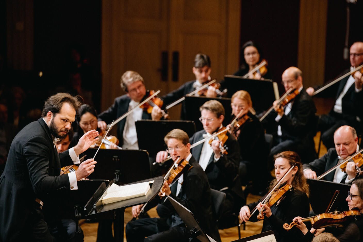 Seit 2024 ist Petr Popelka Chefdirigent der Wiener Symphoniker