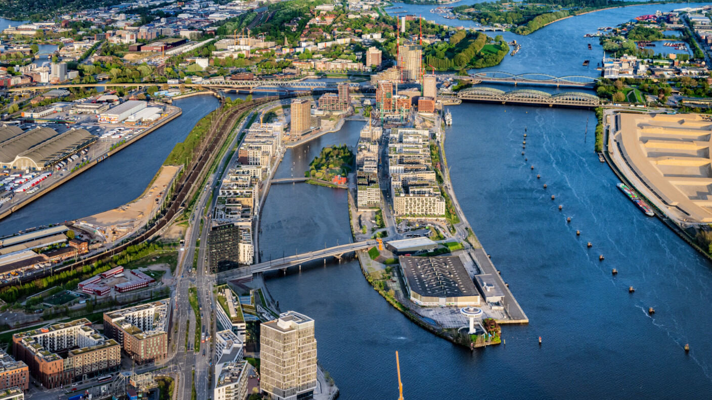 Keine zwei Kilometer von der Elbphilharmonie entfernt entsteht in Hamburgs HafenCity das neue Opernhaus