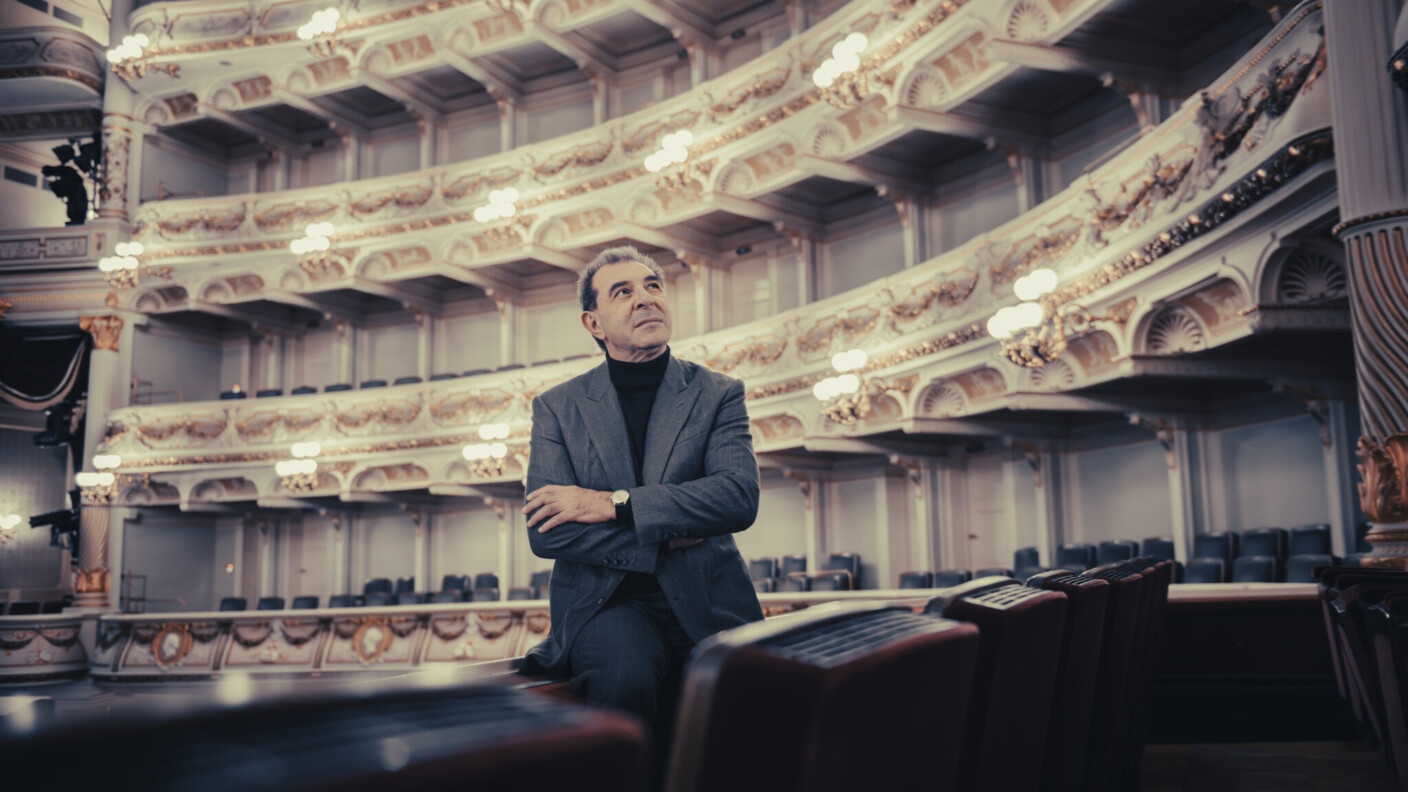 Chefdirigent Daniele Gatti dirigiert in der Semperoper zahlreiche vielversprechende Produktionen, darunter einen „Parsifal“ in Starbesetzung.