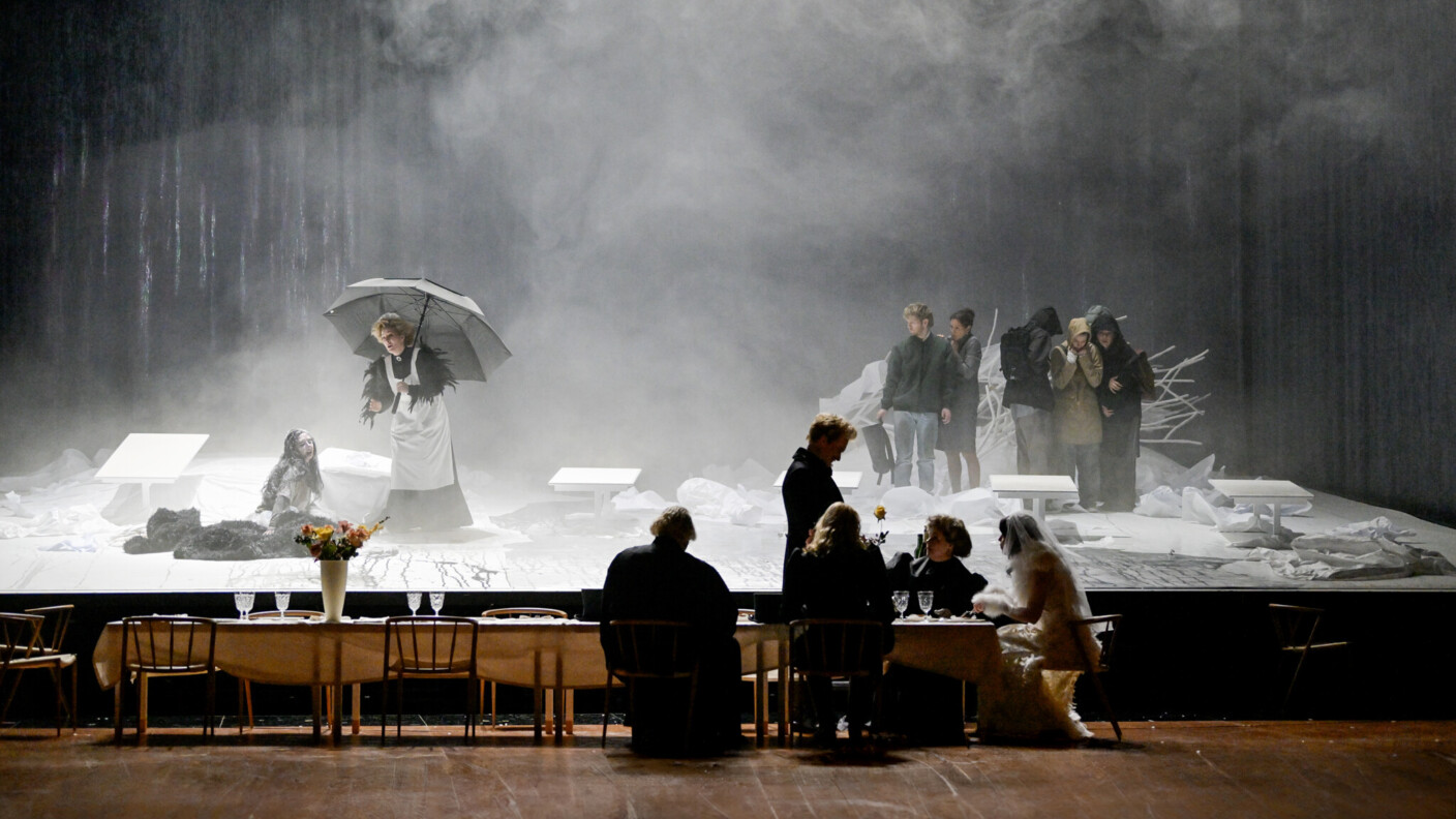 Funktioniert an der Semperoper Dresden szenisch und musikalisch ausgesprochen gut: Kaija Saariahos tiefgründige Oper „Innoncence“